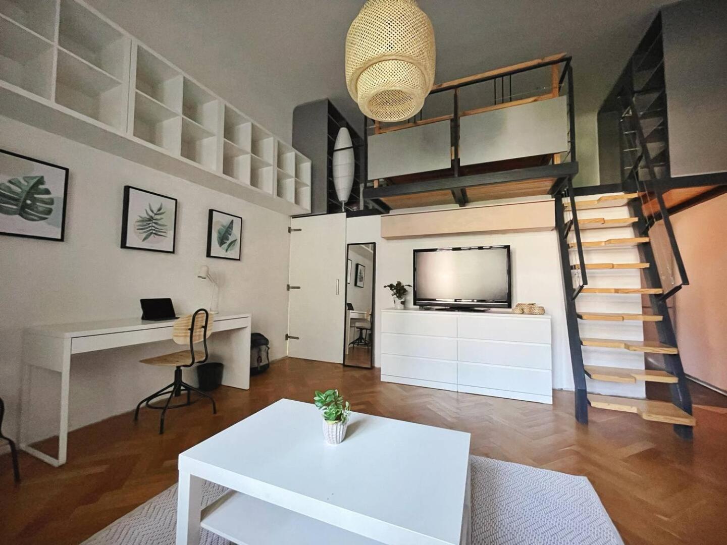 Netradicny Apartman V Centre Bratislava Exteriör bild