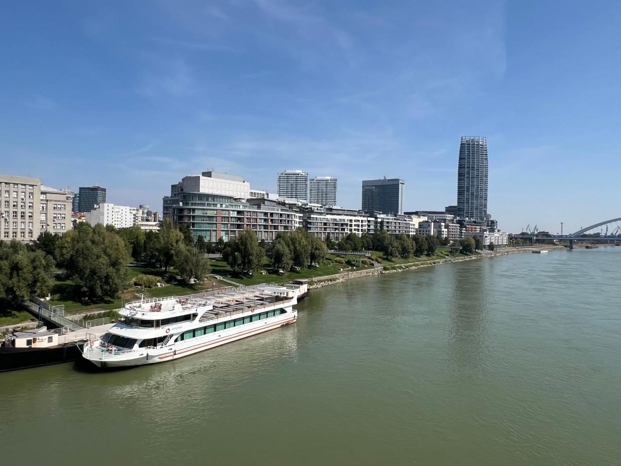 Netradicny Apartman V Centre Bratislava Exteriör bild